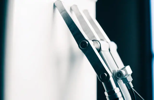 Greiferfinger einer kompakten Automatisierungszelle aus eloxiertem Aluminium